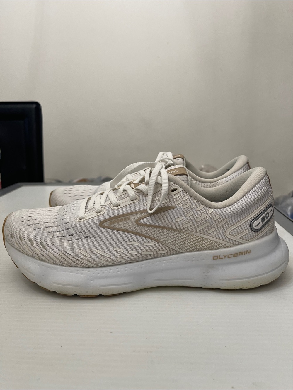 Brooks Glycerin 20 Women's Running Shoes - Ivory with Beige Accents Size 9.5